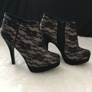 🌸STUNNING SATIN LACE BOOTIE🌸